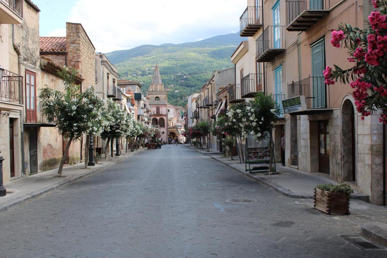 La Casetta Nel Bosco Per Turisti Castelbuono  Buitenkant foto
